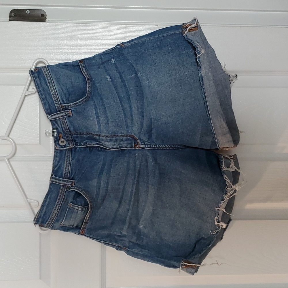 Deninm shorts fried bottom.